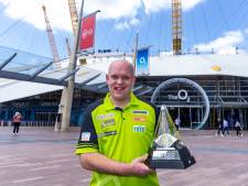 Blessurevrije Michael van Gerwen aast op historische Premier League-titel: ‘Natuurlijk zou het me wat doen’