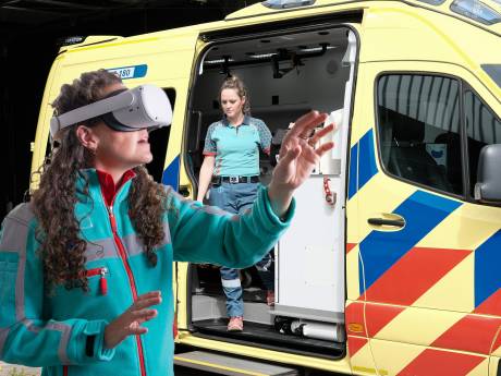 Een virtueel ritje met de ambulance: zo probeert Witte Kruis nieuw ambulancepersoneel te vinden