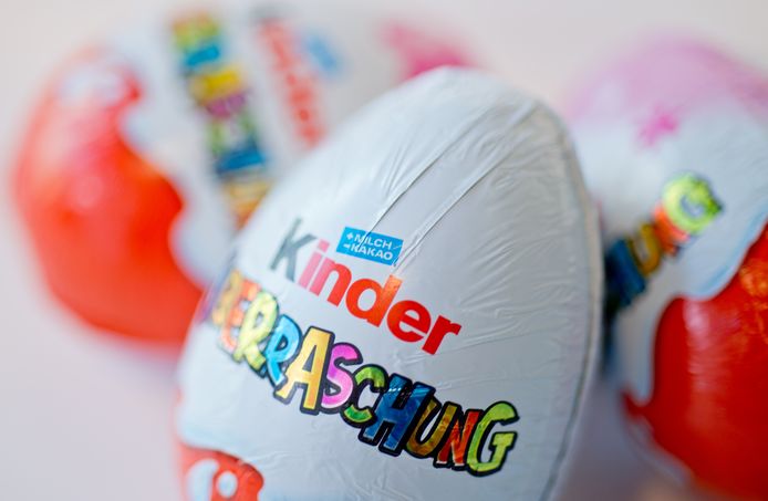 Het FAVV riep op om Kinder Surprise-eitjes niet meer te eten na meerdere salmonella-uitbraken in Europa.