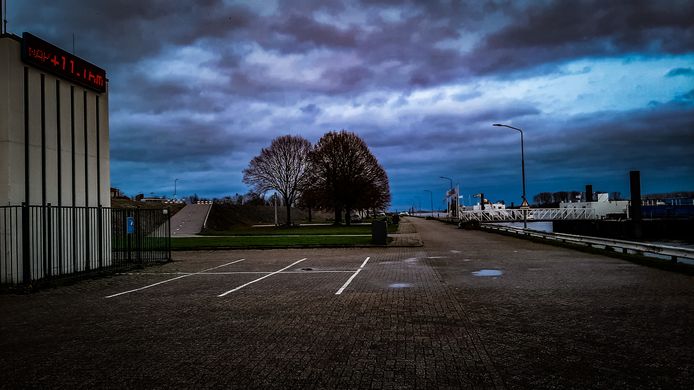Archieffoto: Meetstation Lobith aan de Europakade in Tolkamer. Hier wordt de waterstand in de Rijn gemeten.