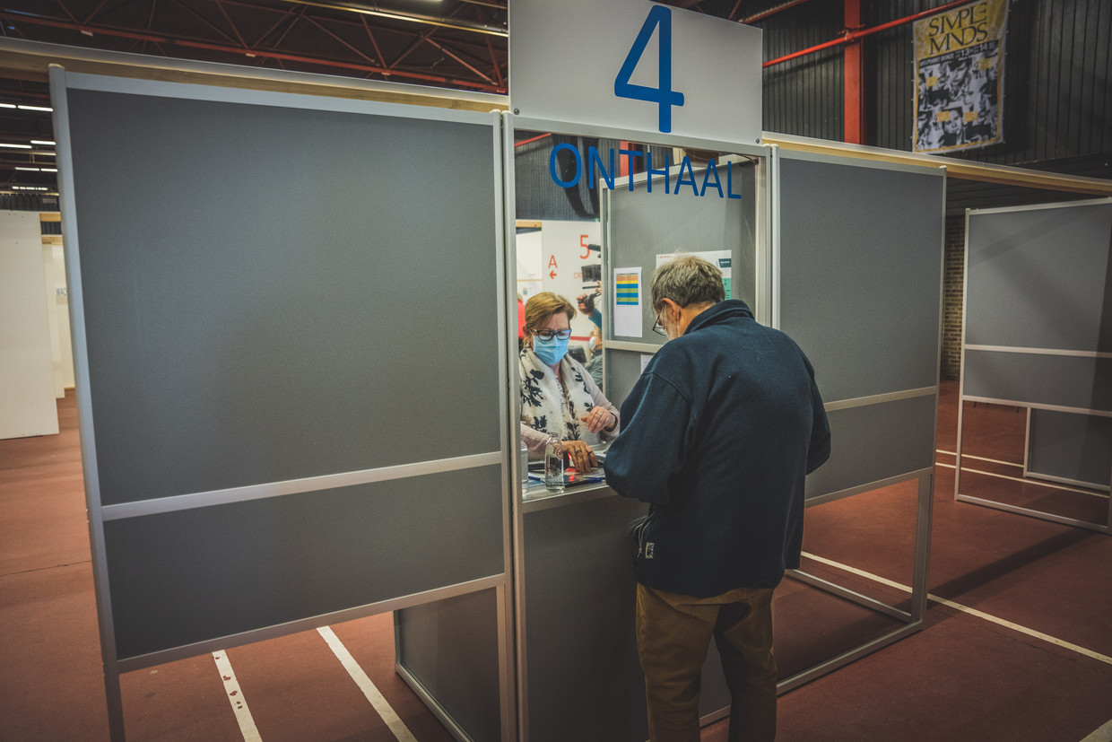 Dankzij Humo's Vaccinatie Voorkruip Tips staat u in geen tijd in een vaccinatiecentrum. Beeld Wannes Nimmegeers