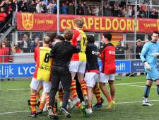 csv Apeldoorn bekert verder, tiental DVS houdt SV Urk op een gelijkspel en HHC krijgt flinke dreun van Katwijk