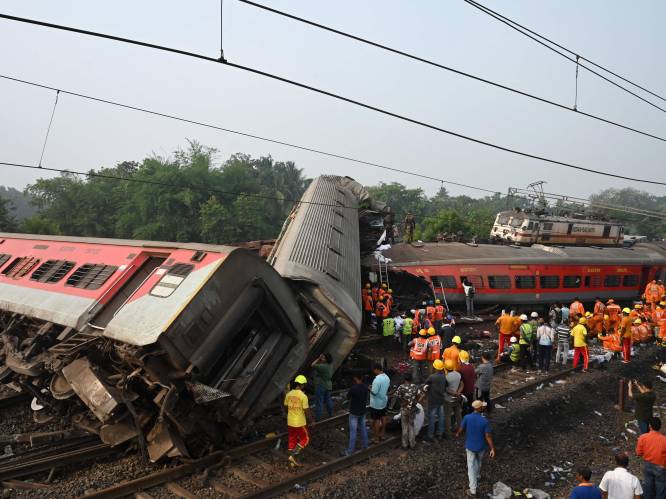Zeker 288 doden en 900 gewonden na treinramp in India: “Overal bloed en schreeuwende mensen”

