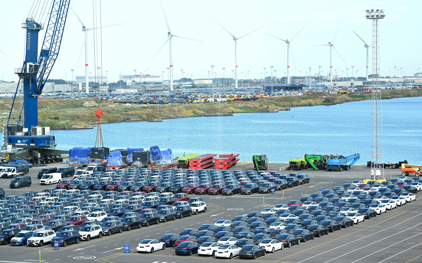 Autoproducenten raken elektrische auto’s aan de straatstenen niet kwijt