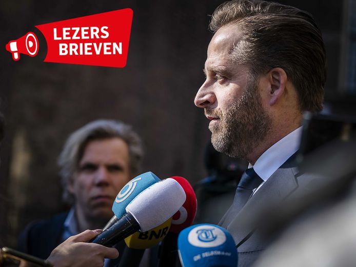 Minister Hugo de Jonge stond woensdag de pers te woord over de mondkapjeshandel van Sywert van Lienden.