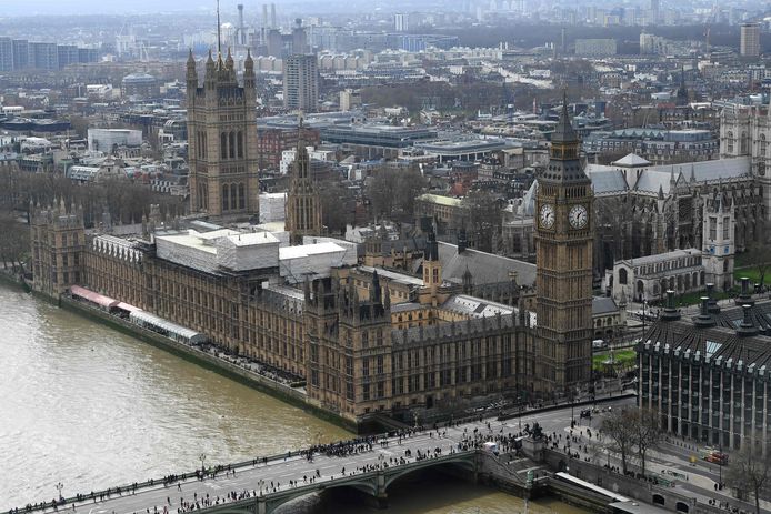 Een deel van Westminster, het parlementsgebouw in Londen, is afgezet. De politie onderzoekt "verdachte poststukken".