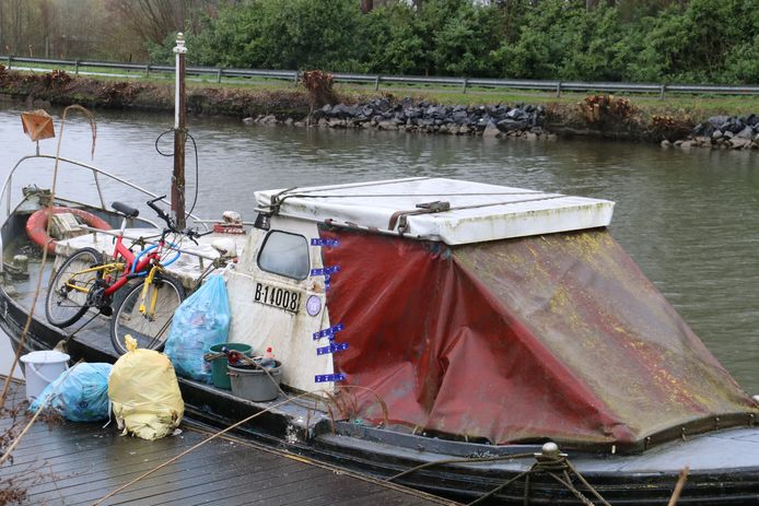 Het bootje waarin de slachtoffers gevonden werden.