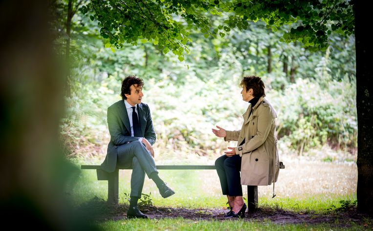 Jesse Klaver (GroenLinks) en Lilianne Ploumen (PvdA). Beeld Freek van den Bergh / de Volkskrant