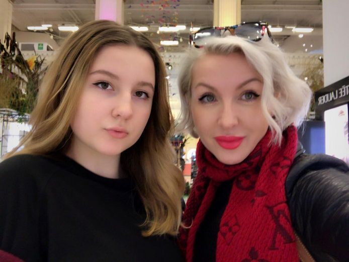 Elena met haar 16-jarige dochter Ama.