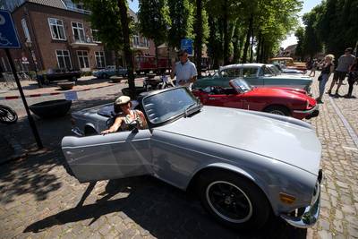 Toertocht oldtimers door grensstreek