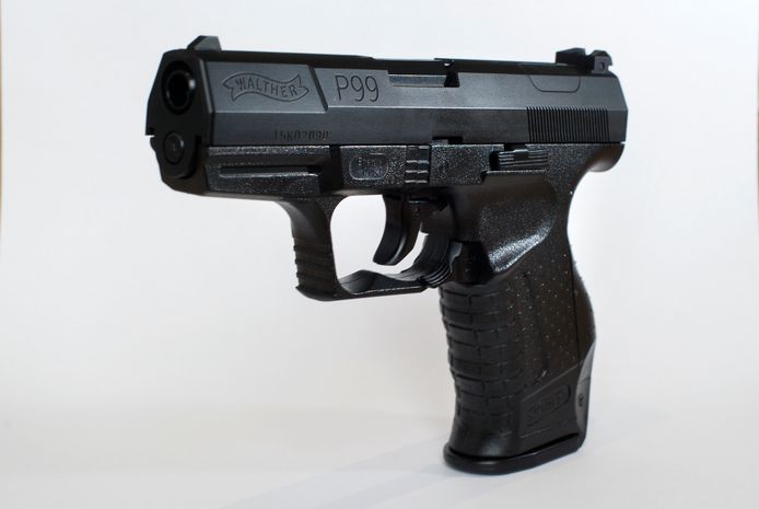 De Walther P99Q, het dienstwapen van de politie. Daarvan werden er vorig jaar 23 gestolen bij een kraak in Zutphen.