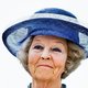Prinses Beatrix reikt drie Zilveren Anjers uit