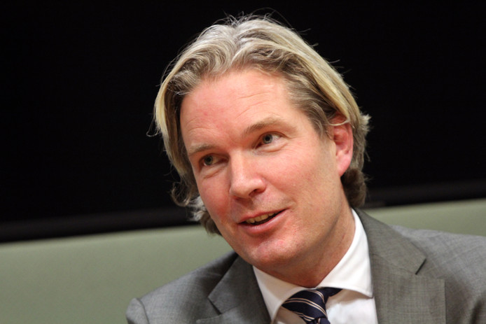 VVD’er Foort van Oosten, die binnenkort burgemeester wordt van de gemeente Nissewaard, verdedigde het gewijzigde wetsvoorstel donderdag namens de indieners in de Tweede Kamer.