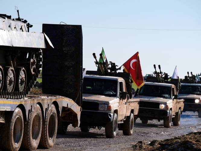 Turkije blijft militaire konvooien naar grens met Syrië sturen