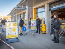 Supermarkten luiden noodklok bij minister: handhavers willen personeel beboeten om coronamaatregelen