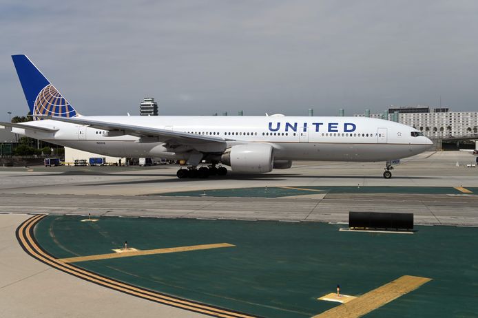 Een toestel van United Airlines op de luchthaven van Los Angeles.