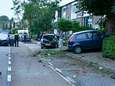 Enorme ravage in Enschede: auto ramt vier wagens in één straat en gaat er vandoor