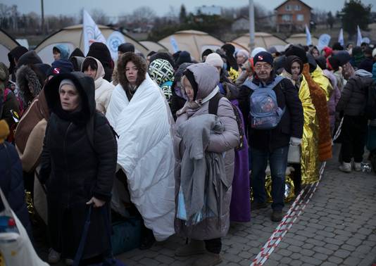 Archieffoto: vluchtelingen in de rij aan de Poolse grens in Medyka, begin maart. 
