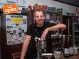 Tijs Eeckhout houdt Café Sint-Elooi in Munte open sinds zijn loopbaanonderbreking bij de lokale politie.