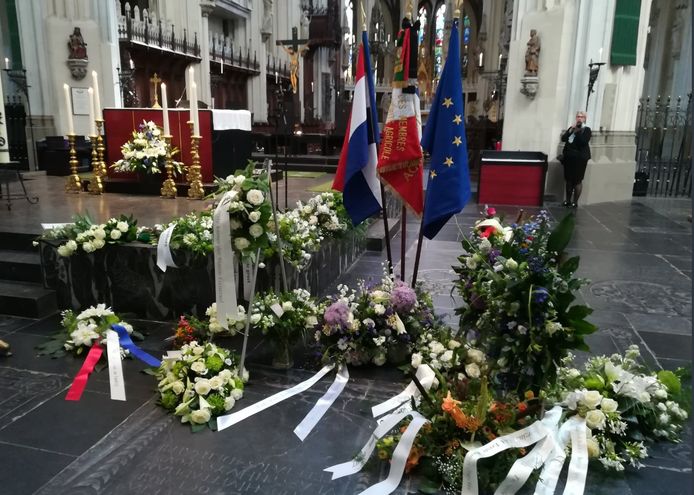 Bloemen voor overleden Gerrit Braks in Den Bosch