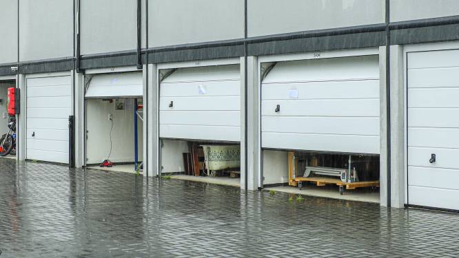 Grote controle bij garageboxen Isselt na meldingen over verdachte praktijken