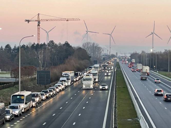 Politie moet 150 per uur rijden om vermoeide ondernemer bij te halen: 23 dagen rijverbod