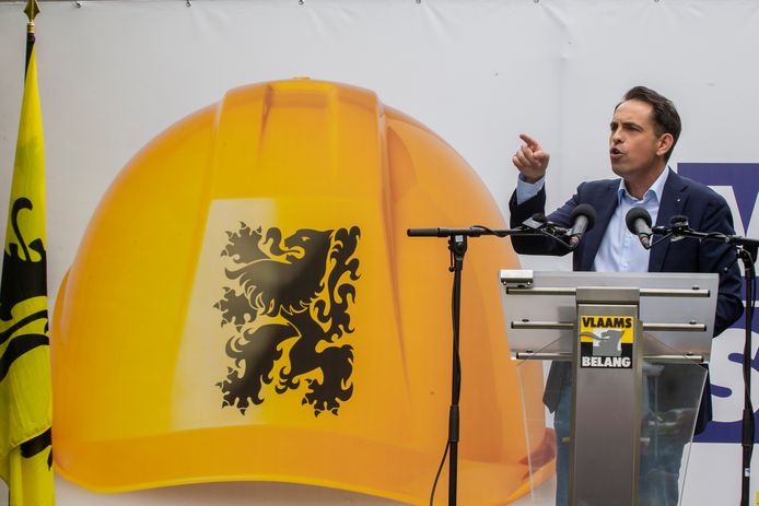 Vlaams Belang-voorzitter Tom Van Grieken tijdens zijn 1 mei-toespraak.