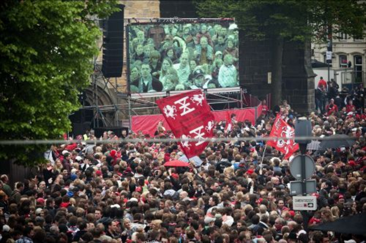 50 000 Fc Twente Fans Sidderen In Enschede Het Parool
