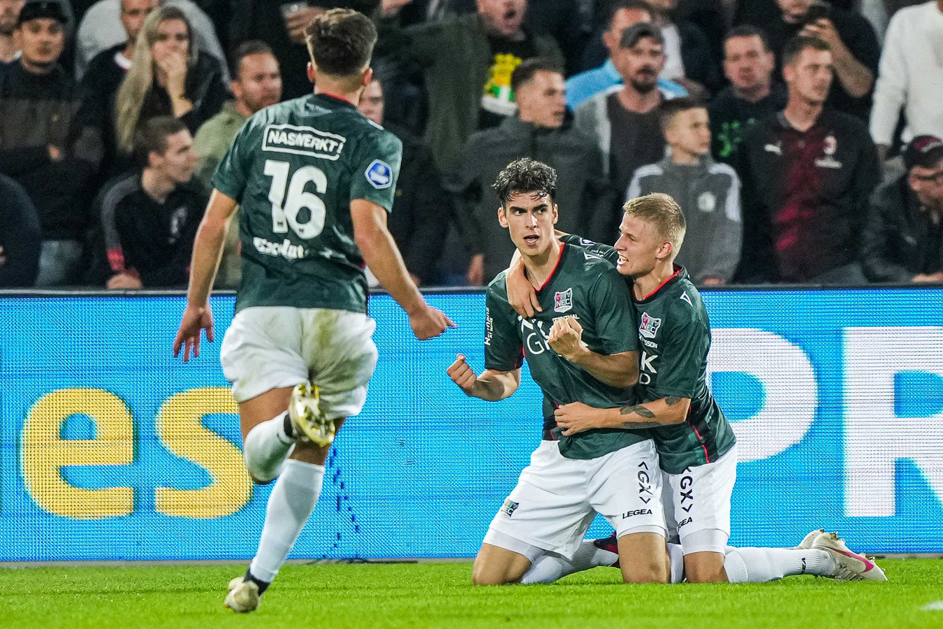 Cas Odenthal  viert de 2-2.