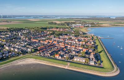 Zo rukt een ‘sekte’ met Brabantse banden gevaarlijk op in Sint Philipsland: ‘Dit ráákt het dorp’
