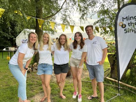 Zomerkriebels op de camping met Mingle the Single