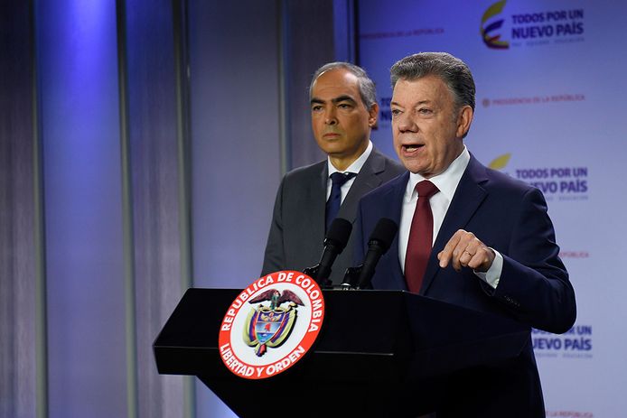 De Colombiaanse president Juan Manuel Santos kondigde op een persconferentie aan dat hij zijn hoofdonderhandelaar terug te roepen voor overleg.