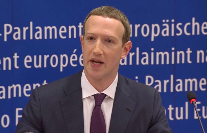 Mark Zuckerberg had maar weinig tijd om op vragen te antwoorden in het Europees parlement.