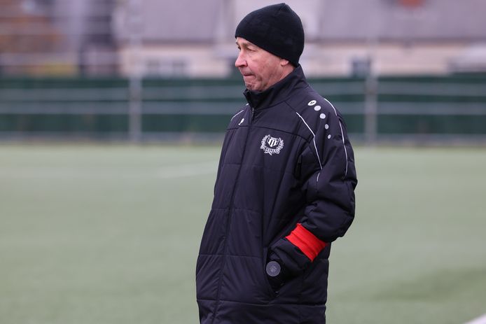 Trainer Chris Vanhentenrijk is bezig aan zijn laatste maanden na meer dan twintig jaar dienst bij HO Veltem.