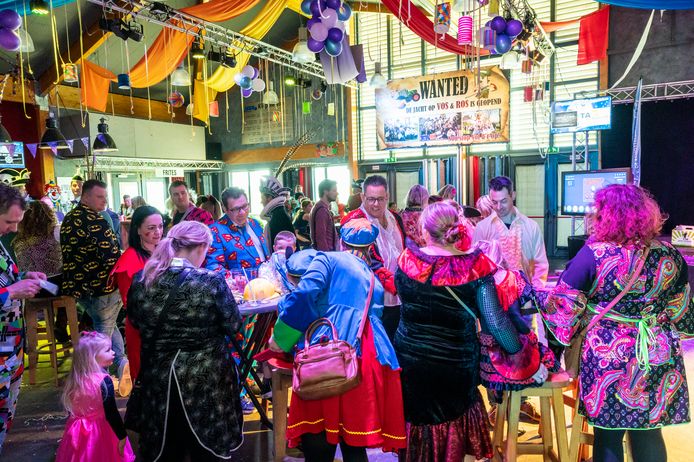 De Carnavalsfamilieshow met o.a. een bingo.
