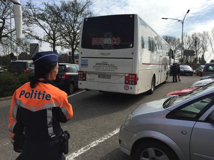 Een bus met leerlingen is op de dag van de aanslagen teruggekeerd naar het Sint-Ritacollege in Kontich.