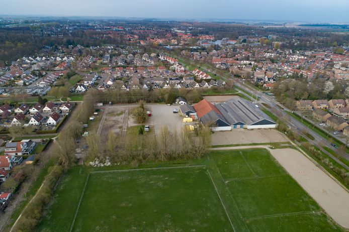 De Flevomanege Dronten aan De Zuid in Dronten. Op deze plek zijn 140 woningen voorzien.