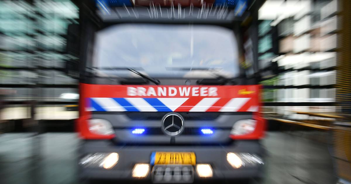 Auto uitgebrand in buitengebied Ritthem, geen bestuurder aangetroffen | Vlissingen