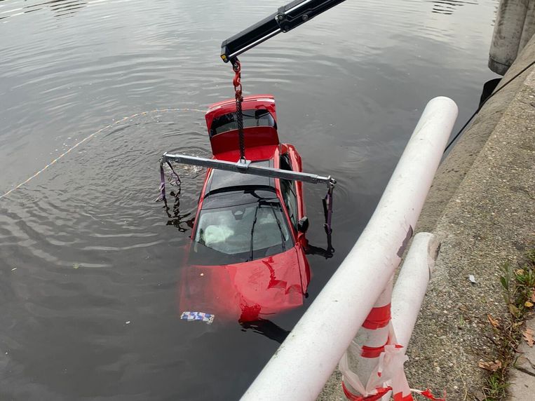 Auto te water in Noord, bestuurder is spoorloos