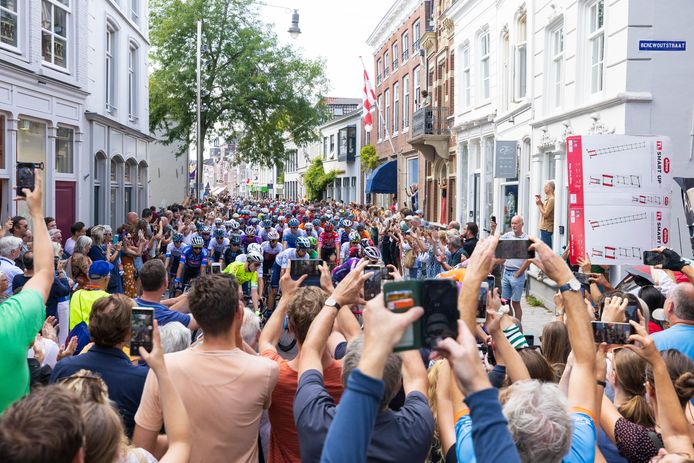 De Vuelta ging afgelopen augustus nog door het Bossche stadscentrum. Het enthousiasme over een nieuw internationaal wielerevenement in Brabant was groot, maar niet groot genoeg. Het EK 2025 gaat aan de neus van Brabant voorbij.