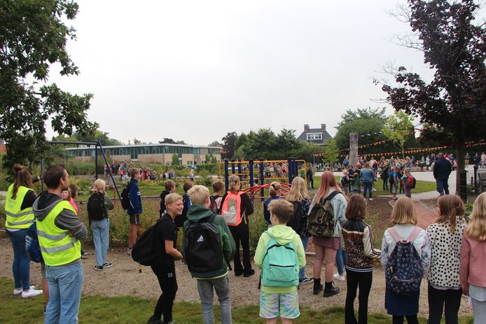 De oudstejaars-groepen van IKC Het Sterrenpalet moeten bij de start van het schooljaar naar een eigen tijdelijke locatie, want de school is te klein.