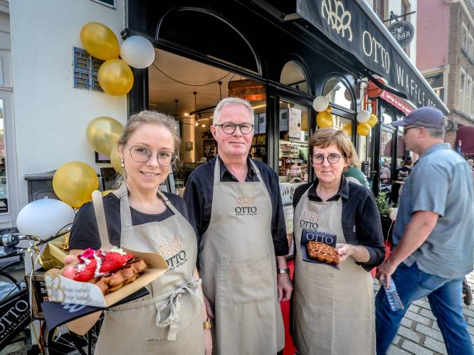 Unieke wafels van Otto vieren 5 jaar in Brugge: “Sommige klanten reageren emotioneel als ze hier wél een wafel kunnen eten: daarvoor doen we het”
