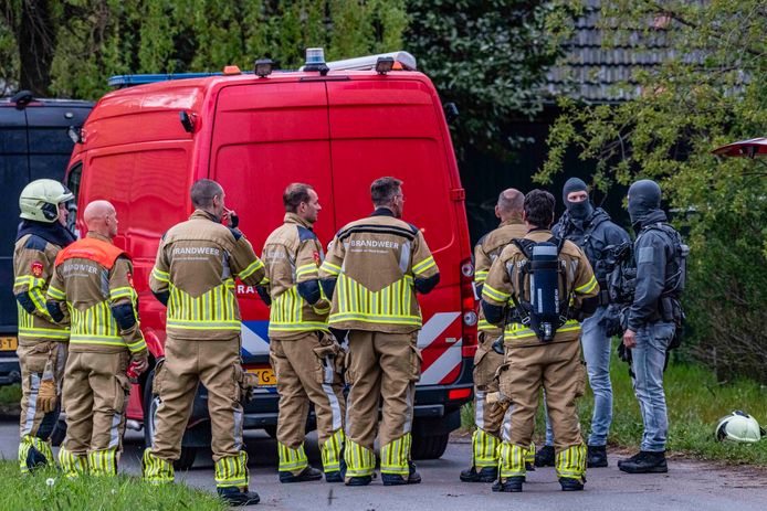 Brandweerlieden aan het werk.