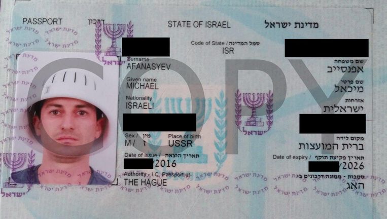 Michael Afanasyev mocht uit geloofsovertuigingen met een vergiet op zijn hoofd in zijn paspoort, bevestigt de Israëlische ambassade. Beeld  