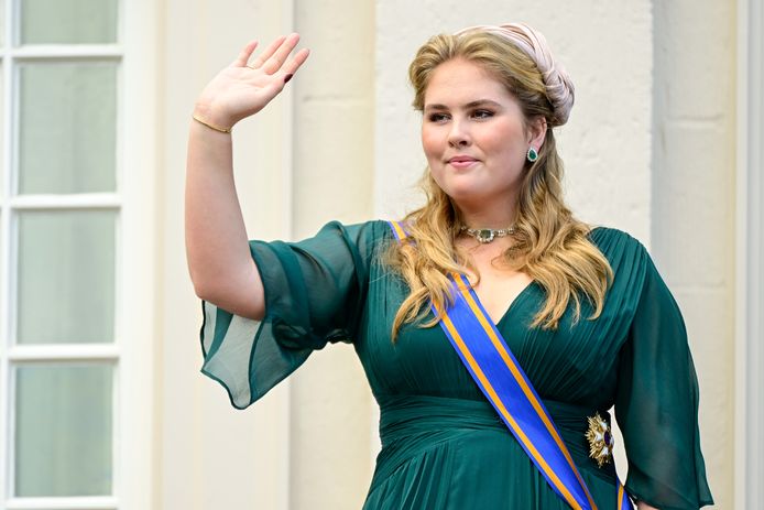 ‘Bedreigde’ debutant Amalia maakt ‘positieve indruk in moeilijke tijd ...