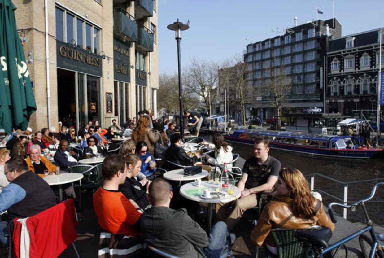 Steeds Meer Klachten Over Roken Op Terras Het Parool
