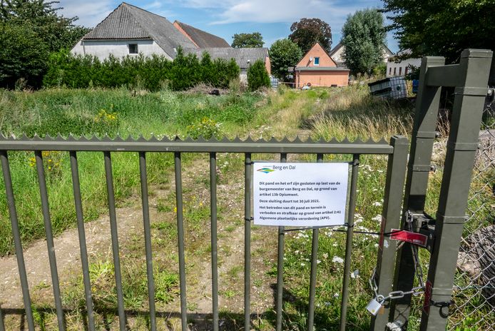 Een bedrijfspand aan het Lagewald in Groesbeek is op last van de gemeente een jaar gesloten vanwege drugsoverlast.
