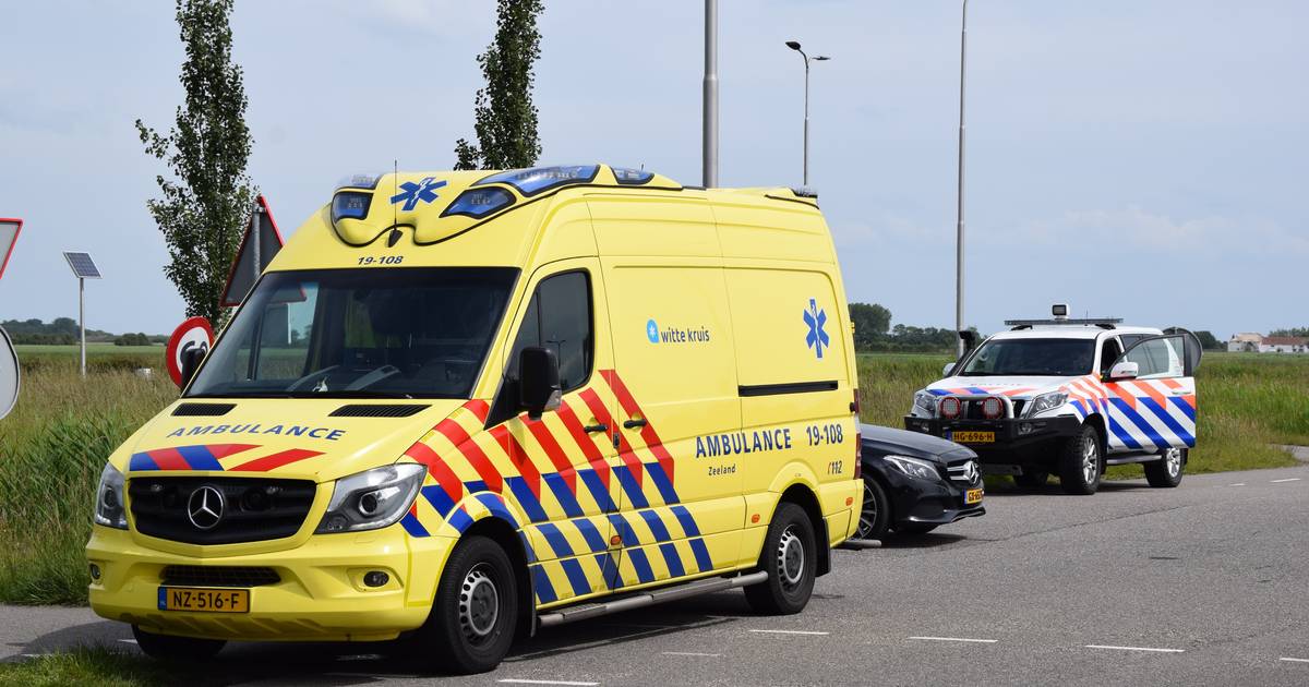 Wielrenner raakt gewond bij ongeval Burgh-Haamstede.