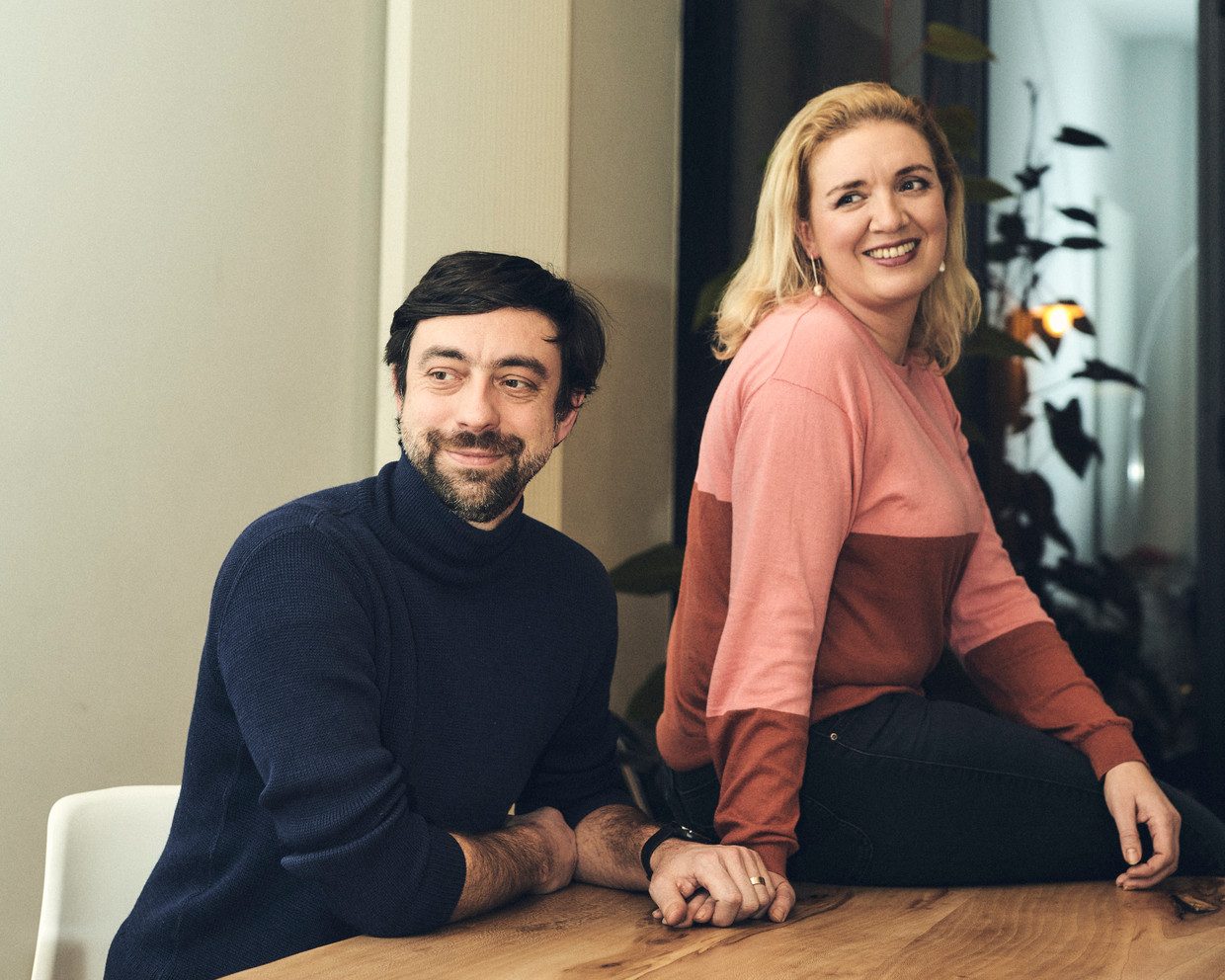 Willem-Frederik Schiltz (Open Vld) en Freya Piryns (Groen): ‘Ik pleitte voordien ook al voor hernieuwbare energie, hè. Het is niet omdat ik met ‘die van groen’ samen ben.’ Beeld Thomas Nolf