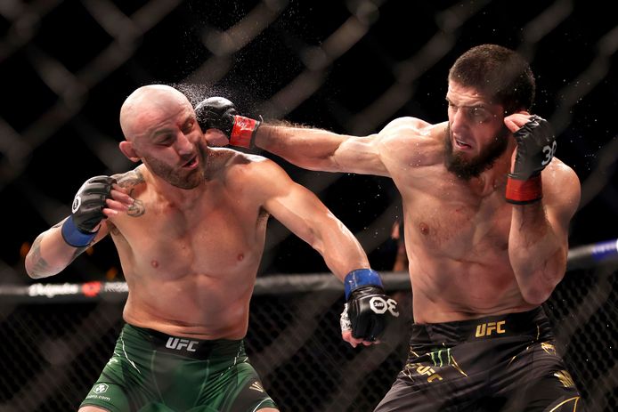 Islam Makhachev Behoudt Ufc-Titel Na Slopend Gevecht: 'Mensen Zullen Me  Beste Vechter Te Wereld Noemen' | Vechtsport | Ad.Nl